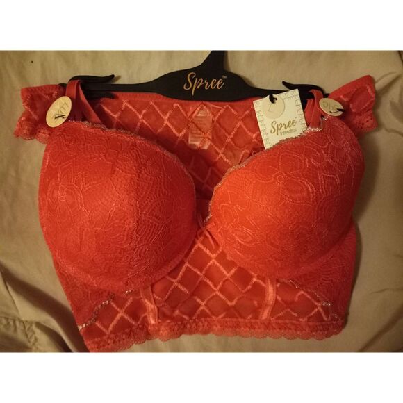 Intimate set  - Picture 13 of 16